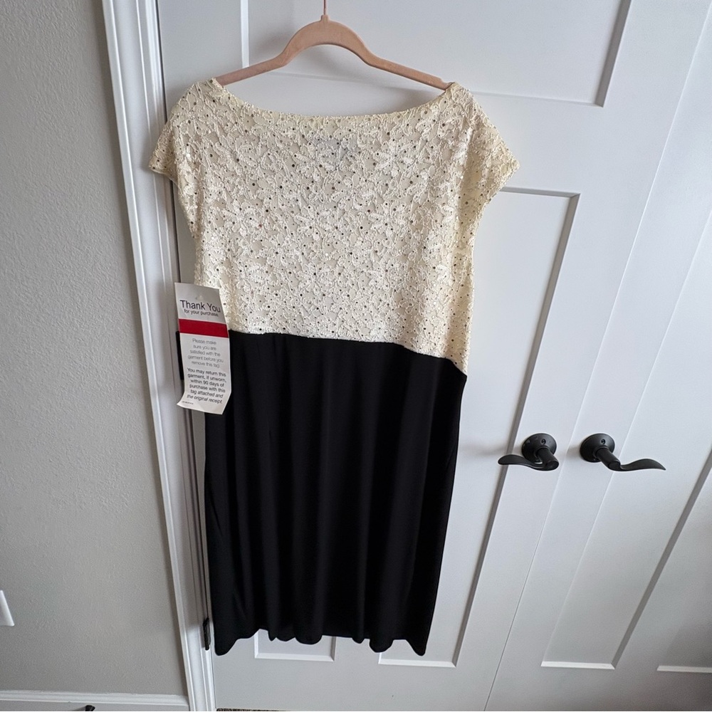 Lady, plus, 24W, curvy, sexy, flattering, little 1/2 black dress. Creamy color - Picture 4 of 6
